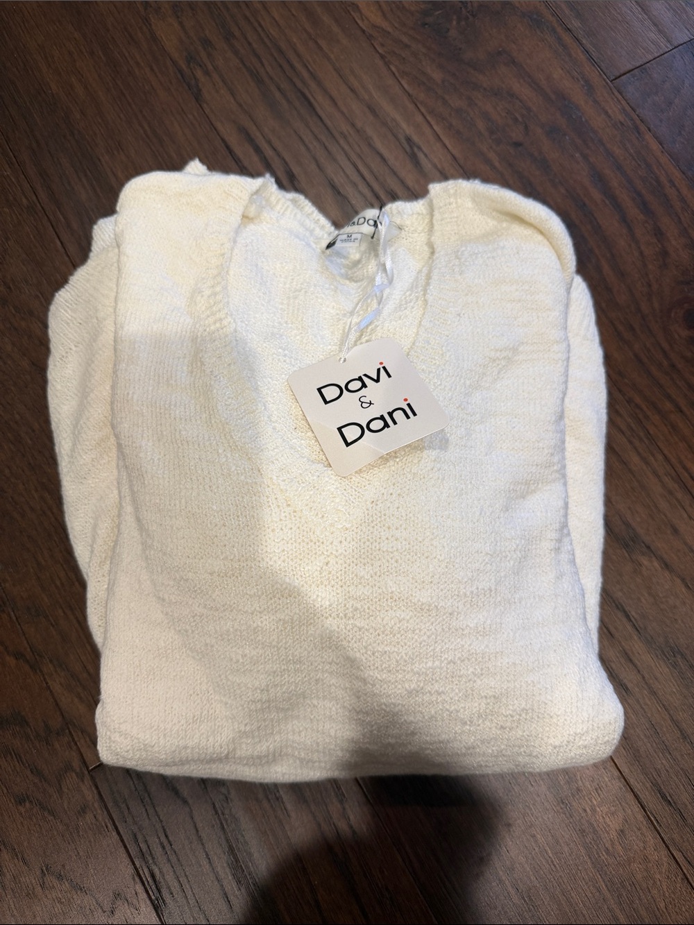 DAVI & DANI Cream v Neck Lightweight Knit Sweater